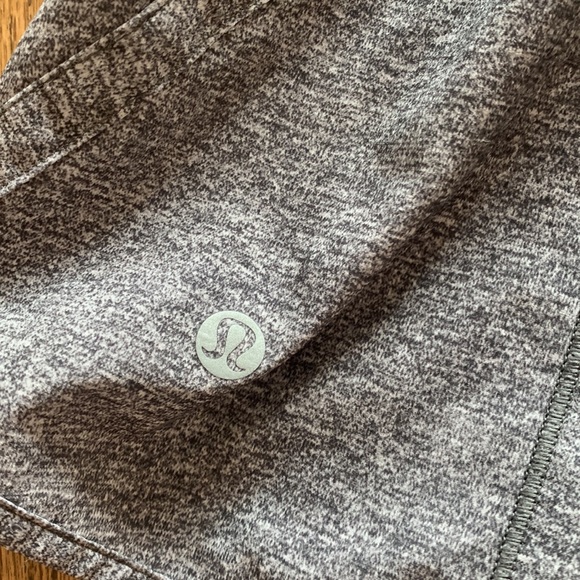 Lululemon gray shorts size 6 - Picture 3 of 5